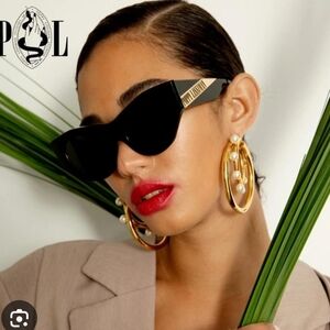 Chic Black Sunglasses with Gold Detailing